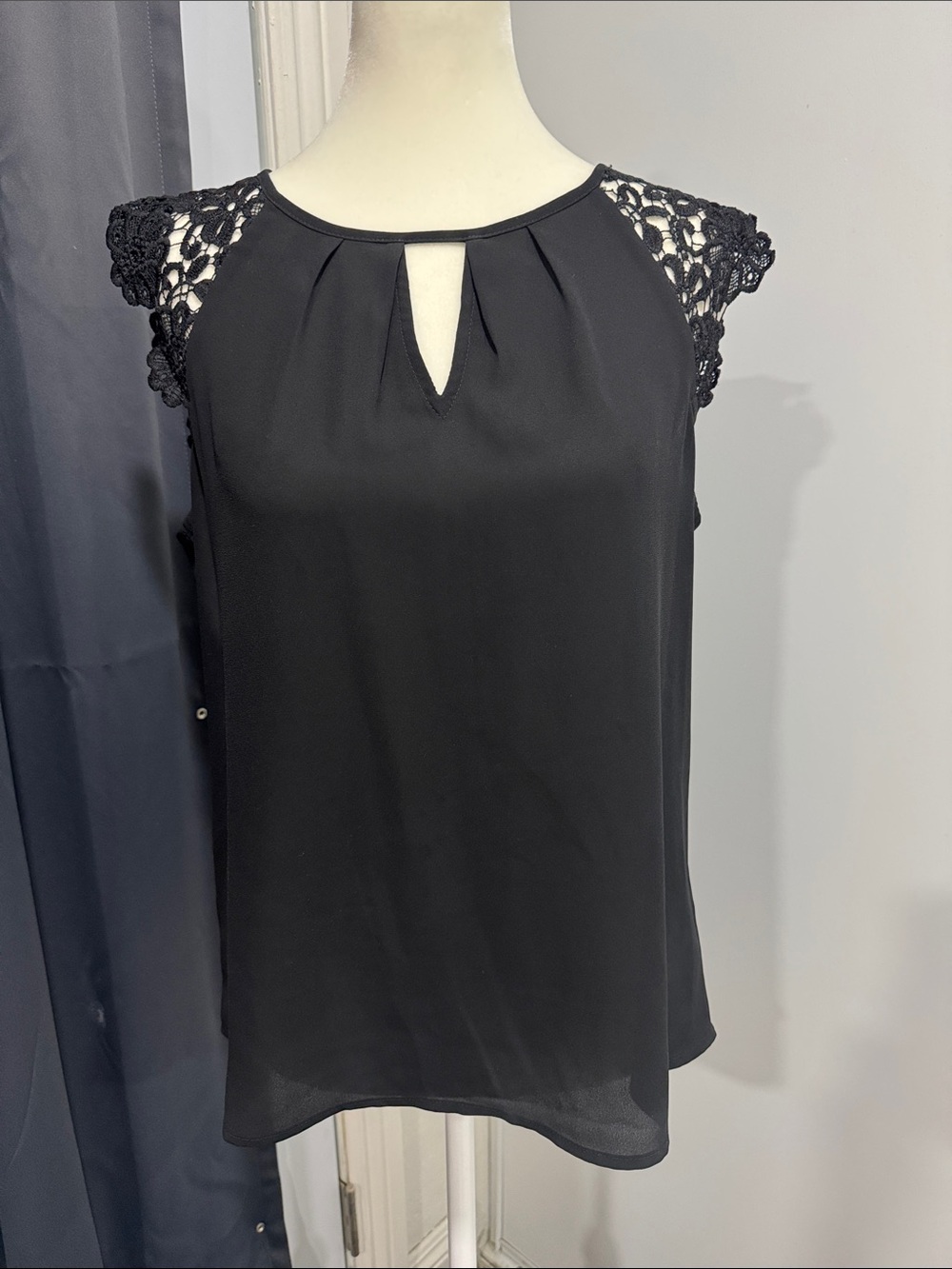Express Women's Black Lace Cap-Sleeve Keyhole Top S